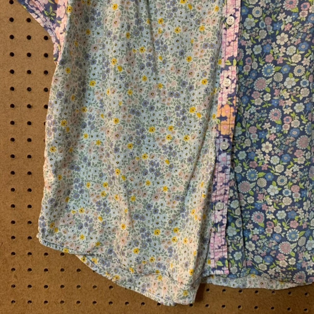 American Eagle Short Sleeve Patchwork Floral Butt… - image 3